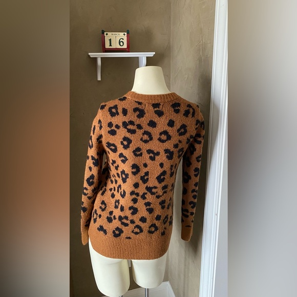 Old Navy cheetah leopard print classic sweater, size XS - Picture 3 of 9